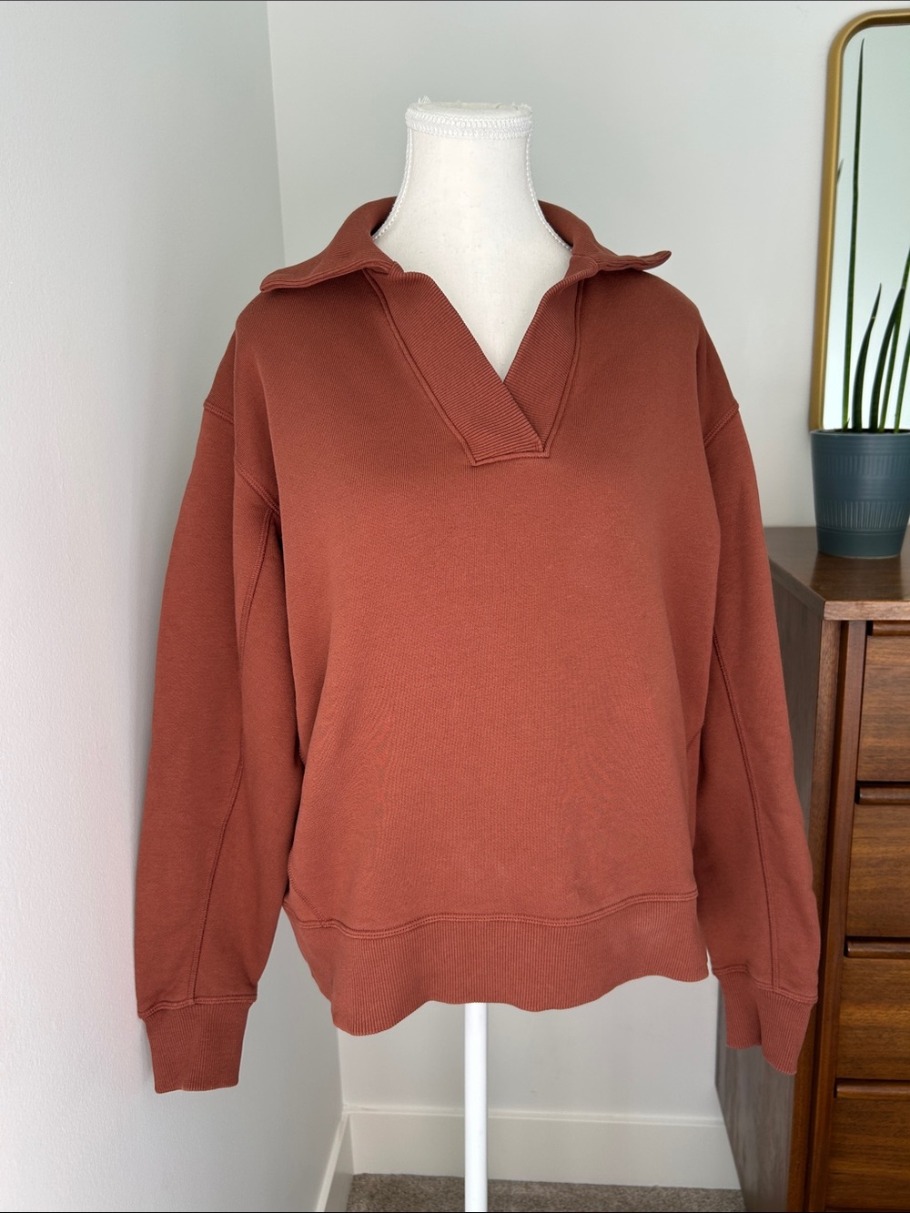 Relaxed Collared Pullover Duer Sweater in Rust